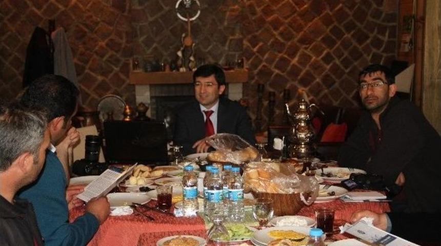 Ar&uuml; Rekt&ouml;r Adayı &Ouml;zkan, Basınla Buluştu