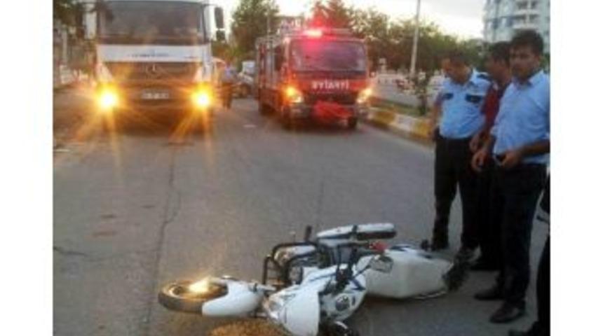 Otomobil İle Motosiklet &Ccedil;arpıştı