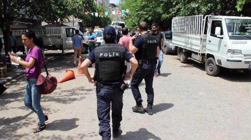 Hdp&rsquo;lileri Sur Esnafından Polis Korudu