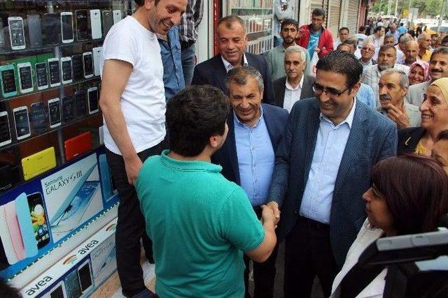 Hdp&rsquo;lileri Sur Esnafından Polis Korudu 1