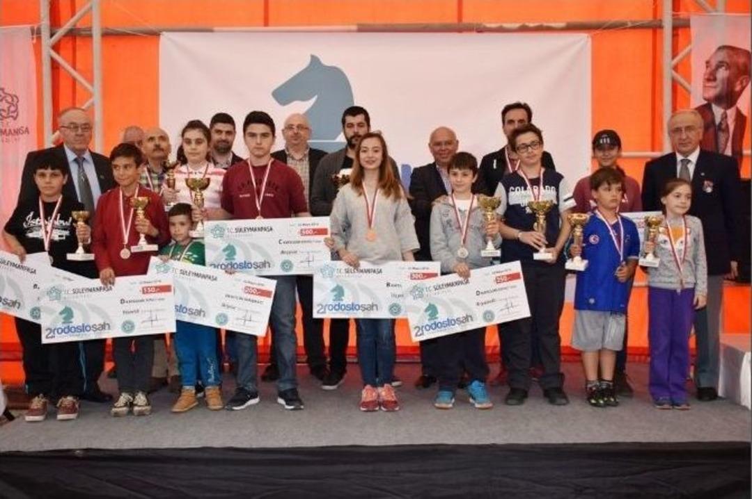 2. Rodostoşah Gm Suat Atalık Satran&ccedil; Turnuvası &Ouml;d&uuml;l T&ouml;reniyle Sona Erdi