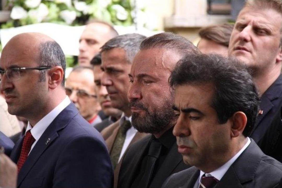 Başkan Doğan Annesine G&ouml;zyaşlarıyla Veda Etti