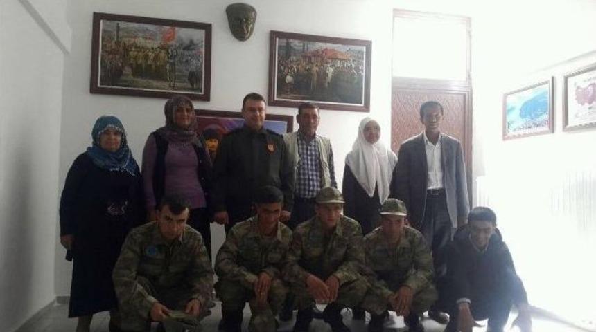 4 Engelli Gen&ccedil;, &Ccedil;akı Gibi Asker Oldu