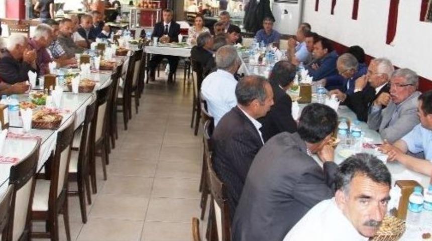 İl Genel Meclisi &Uuml;yeleri Muhtarlarla Bir Araya Geldi