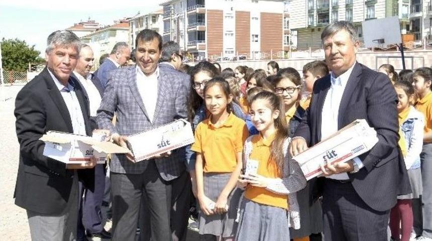 Malkara&rsquo;da &Ouml;ğrencilere S&uuml;t Dağıtıldı