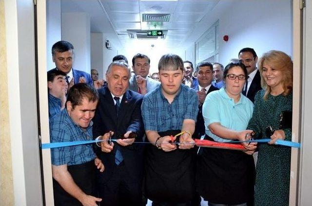 Down Sendromluların Eğitileceği &ldquo;can Suyu Kafe&rdquo; A&ccedil;ıldı 1