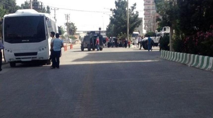 G&ouml;ndere Pkk Flaması Asan Gruba Sert M&uuml;dahale