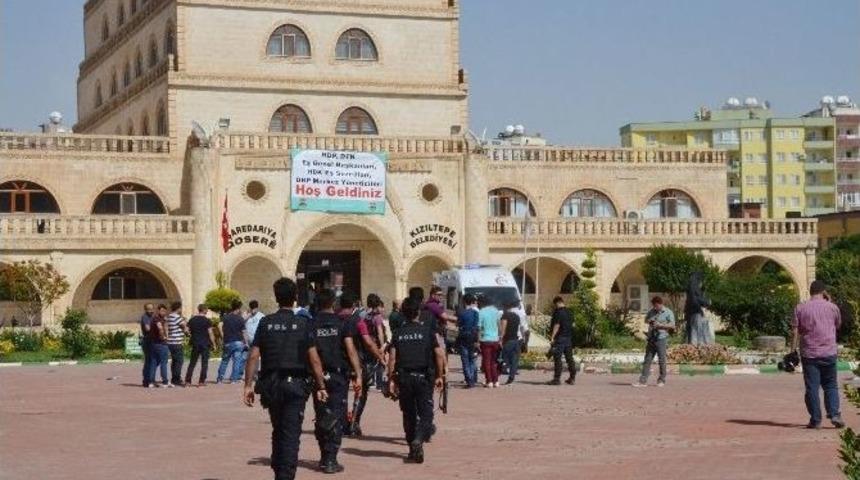 (d&uuml;zeltme) G&ouml;ndere Kja Flaması Asan Gruba Sert M&uuml;dahale: 20 G&ouml;zaltı