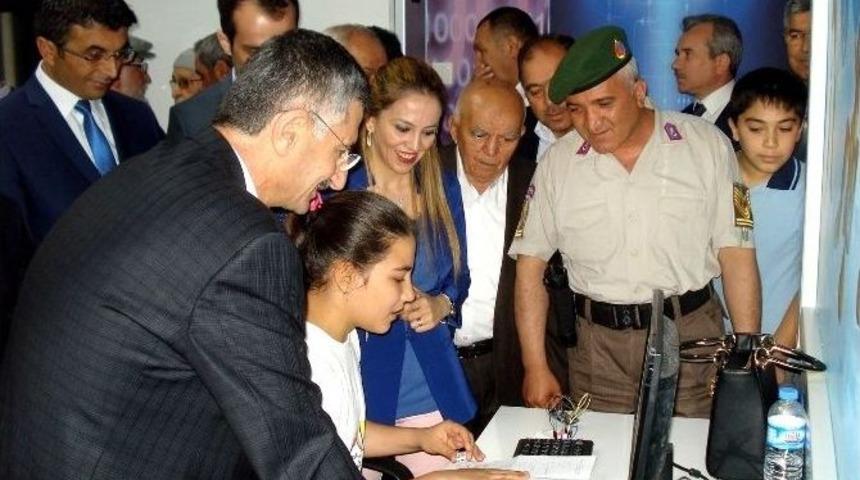 Vali Bektaş Sarıg&ouml;l&rsquo;de Kodlama At&ouml;lyesi A&ccedil;tı