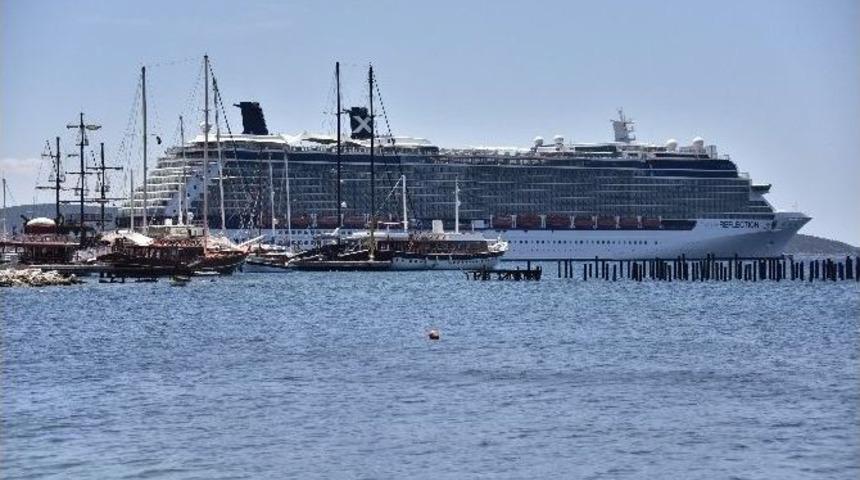 15 Bin Turist Bodrum&rsquo;a Akın Etti