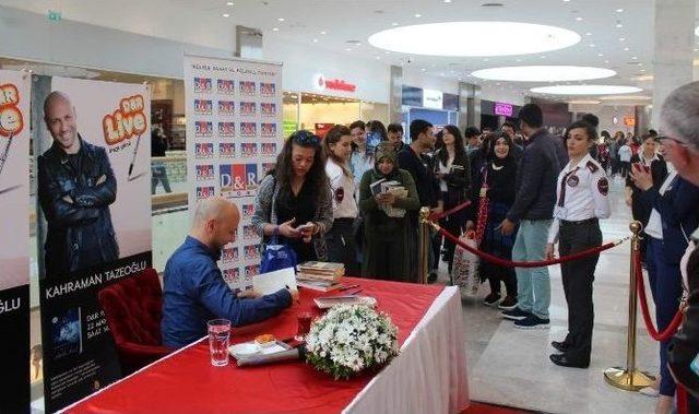 Ünlü Yazar Kahraman Tazeoğlu, Park Afyon Avm’de Kitaplarını İmzaladı