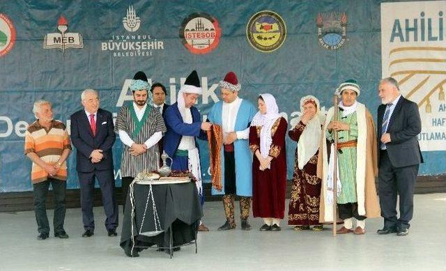 Cumhurbaşkanı Erdoğan’ın Bakkalı “yılın Ahi Babası” Oldu