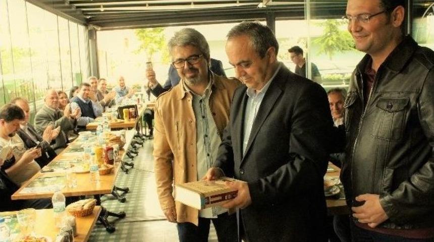 Bilecik Şeyh Edebali &Uuml;niversitesi Kurucu Rekt&ouml;r&uuml; Azmi &Ouml;zcan&rsquo;a Eski &Ccedil;alışma Arkadaşlarından Vefa &Ouml;rneği