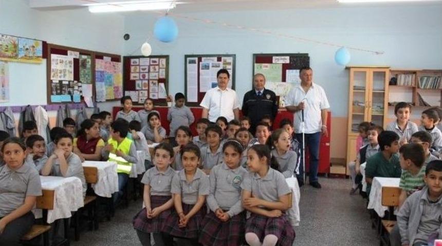 Asted&rsquo;ten &Ouml;ğrencilere Kask Dağıtımı