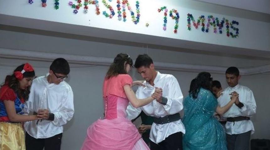 &Ouml;zel Eğitim Okulu &Ouml;ğrencilerinden Anlamlı Program