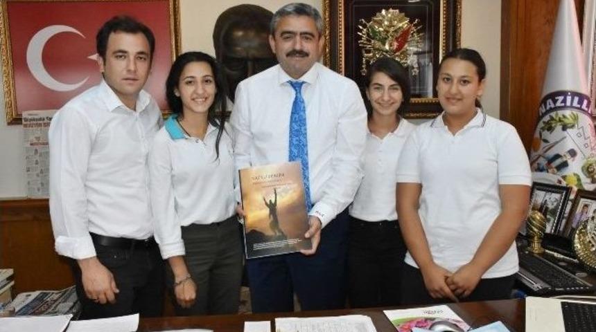 Ege&rsquo;nin Parlayan Yıldızı Dergisini Hazırladılar