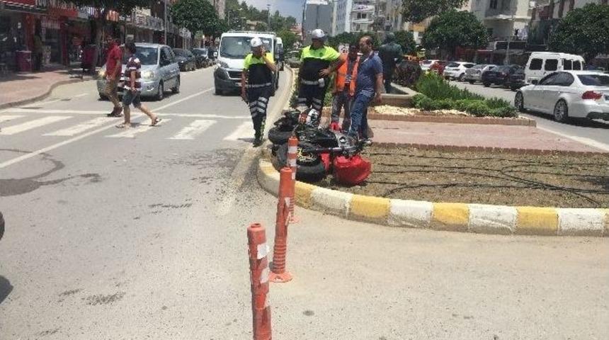 Antalya&rsquo;da Motosiklet Kazası: 1 Yaralı