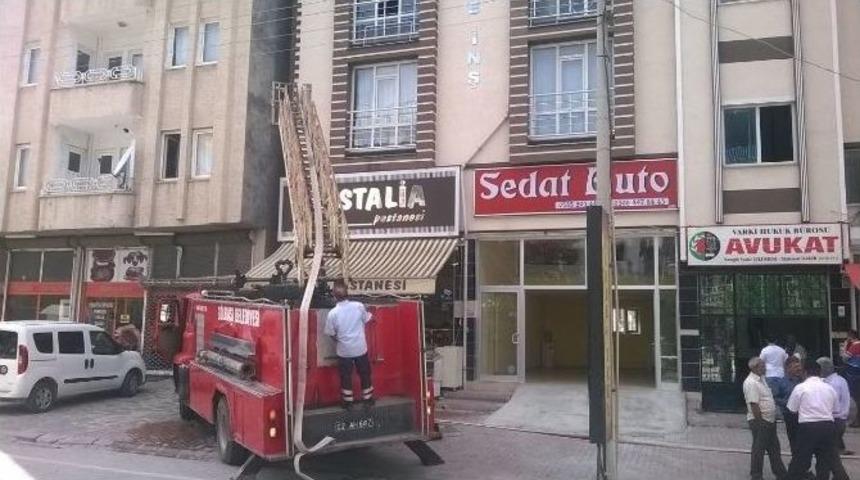 &Ouml;ğrenci Evinde Korkutan Yangın