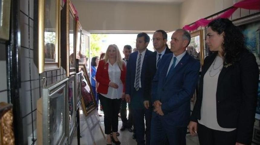 R&ouml;lyef Sergisine Yoğun İlgi