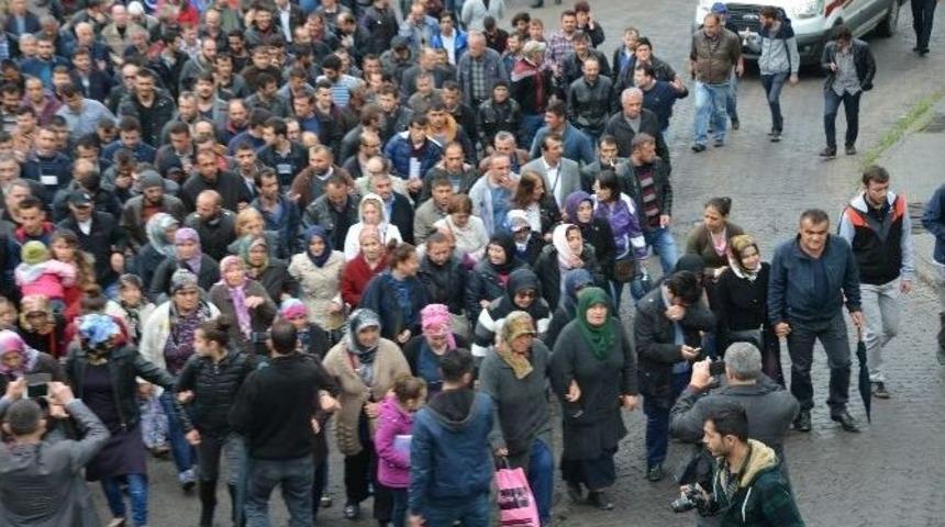A&ccedil;lık Grevi Başlatan Maden İş&ccedil;ilerine Ailelerinden Destek