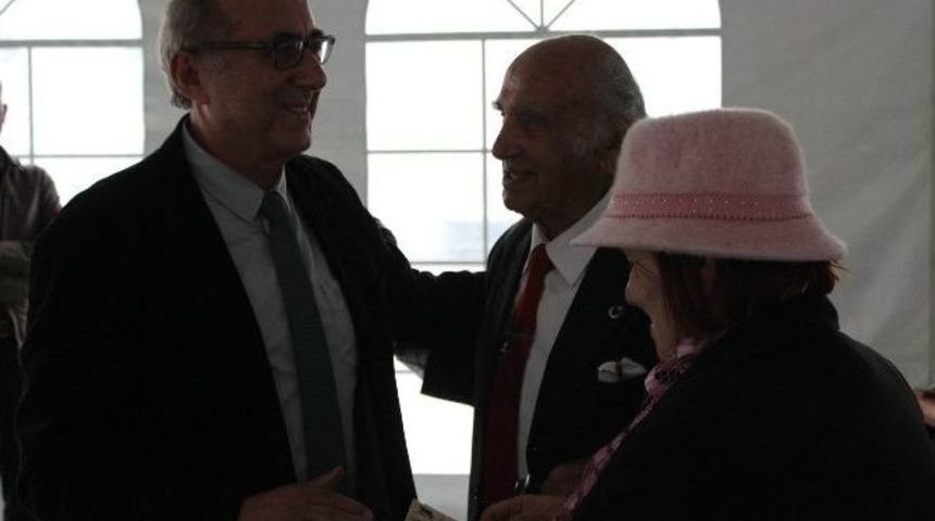 Şair Ataol Behramoğlu 64 Yıl Sonra İlkokul Arkadaşıyla Buluştu