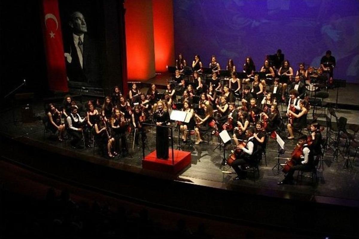 &Ccedil;ocuk Ve Gen&ccedil;lik Senfoni Orkestrası İlk Konserini Verdi