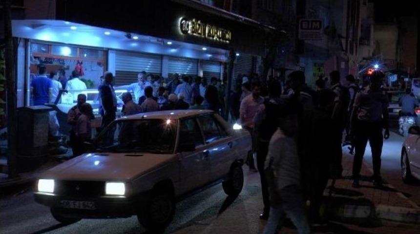 &Ccedil;ay Bardağı Kavgasında 4 Kişi Yaralandı