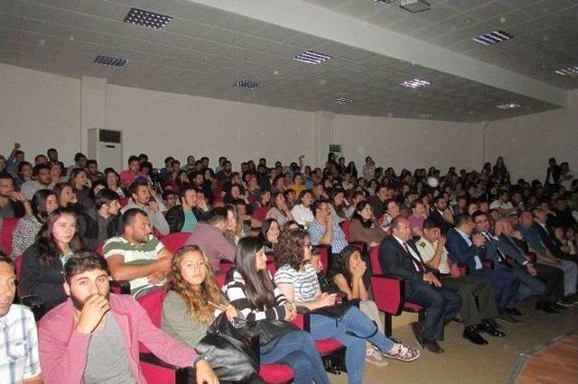 Lapseki Meslek Y&uuml;ksek Okulunda Tiyatro G&ouml;sterisi 1