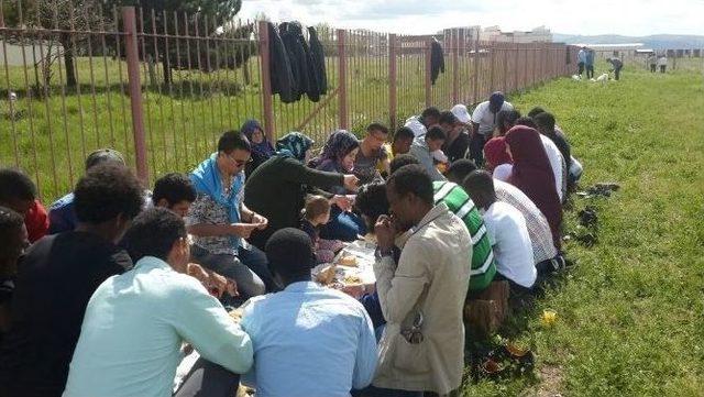 Afrikalı Öğrenciler Piknik Yaptı 2