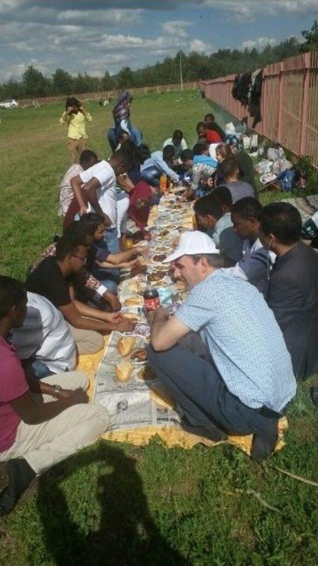Afrikalı Öğrenciler Piknik Yaptı 3