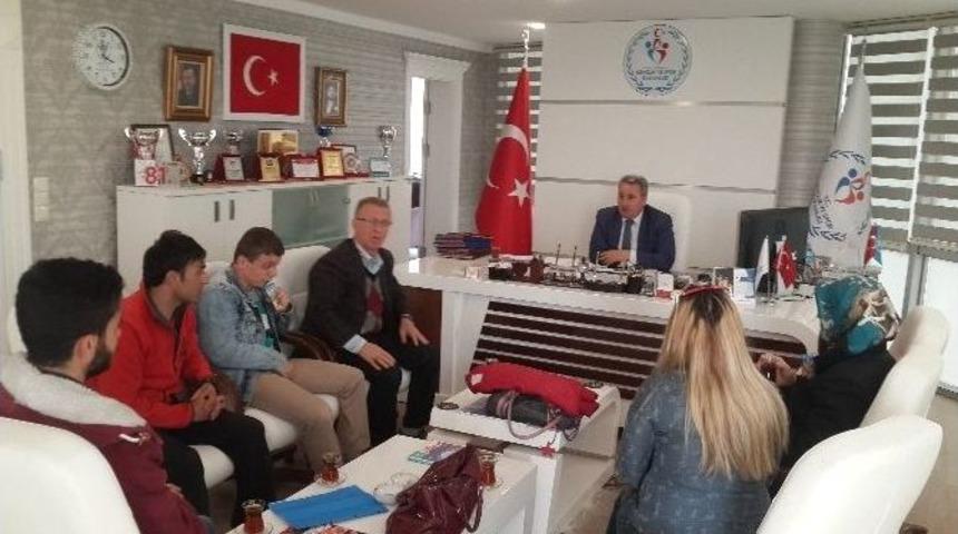 &Ouml;zel Sporcular Başarısını Taşkesenligil İle Paylaştı