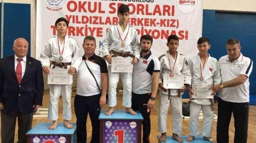 Yalovalı Judocular T&uuml;rkiye Şampiyonası&rsquo;ndan Madalya İle D&ouml;nd&uuml;
