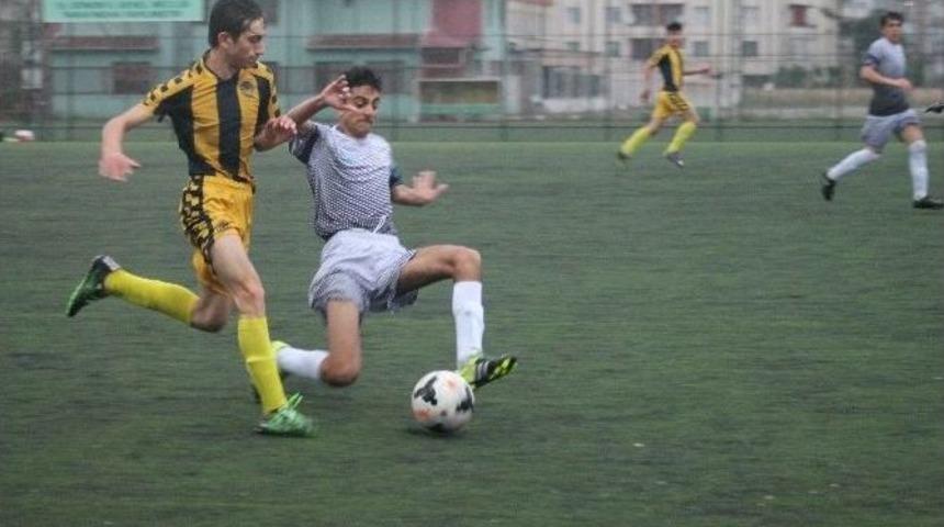 Kupalarına Yağmur Altında Kavuştular