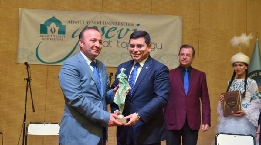 &Uuml;niversiteden T&uuml;t&uuml;nc&uuml;&rsquo;ye &Ouml;d&uuml;l