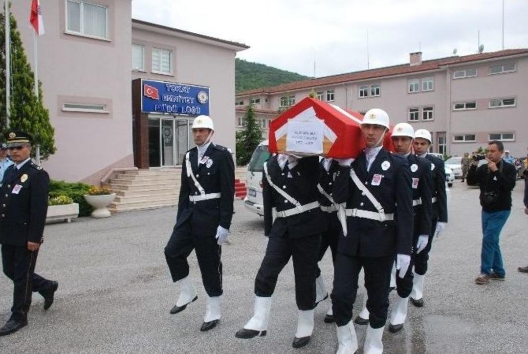 Kalp Krizi Ge&ccedil;iren Trafik Polisi Hayatını Kaybetti