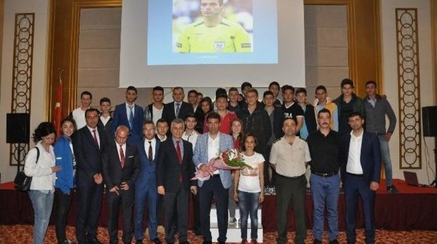 Eski Fifa Kokartlı Hakem Yunus Yıldırım Sandıklı&rsquo;da S&ouml;yleşiye Katıldı, Ma&ccedil; Y&ouml;netti