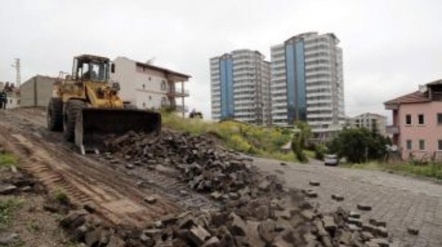 Esentepe Mahallesi&rsquo;nde Yol D&uuml;zenleme &Ccedil;alışmaları Başladı