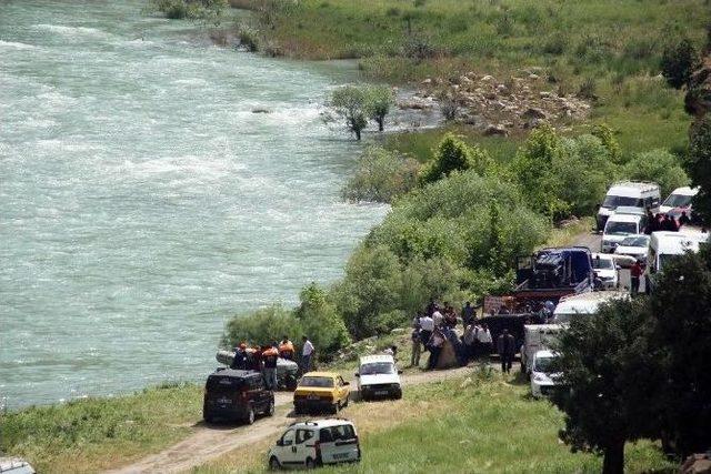 Siirt’te Otomobil Çaya Uçtu: 2 Ölü