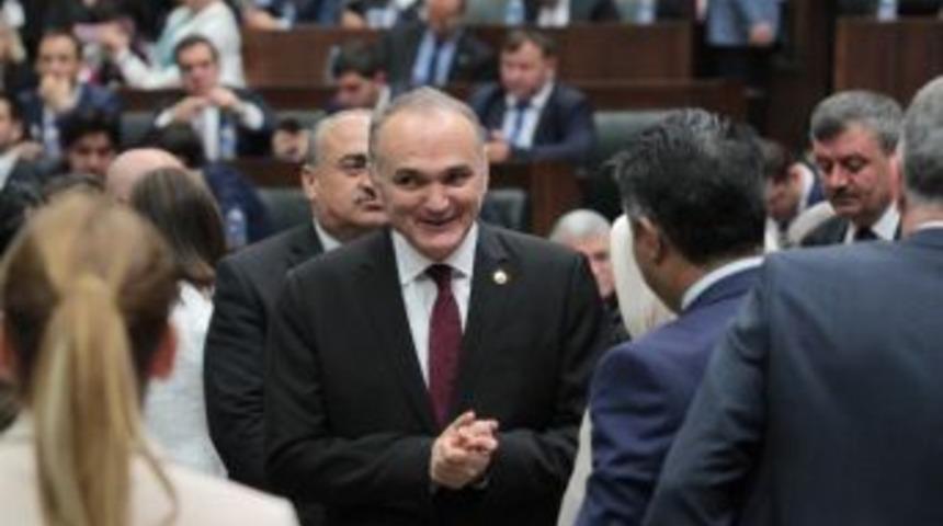 Bakanlık Haberini Grup Toplantısında Aldı