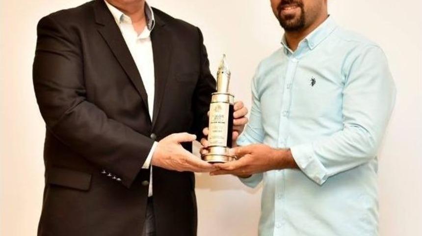 B&uuml; Karikat&uuml;rde İkinci Oldu