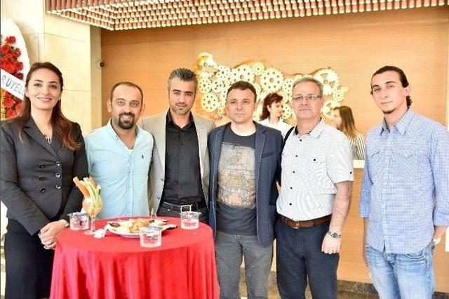 B&uuml; Karikat&uuml;rde İkinci Oldu 1