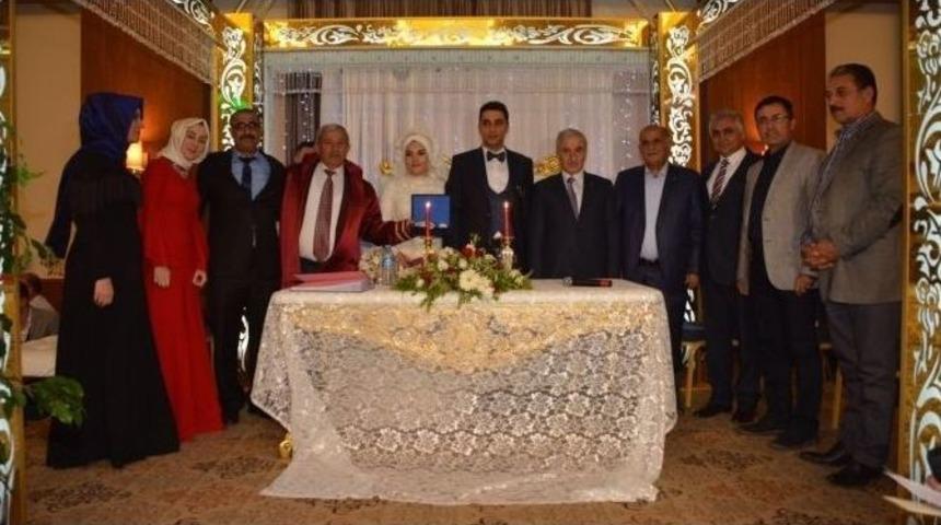 Tan Ve Elbir Ailesinin Mutlu G&uuml;n&uuml;