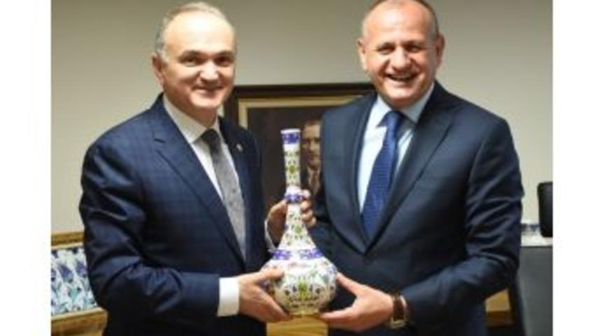 D&uuml;zce&rsquo;de Bakan Sevinci