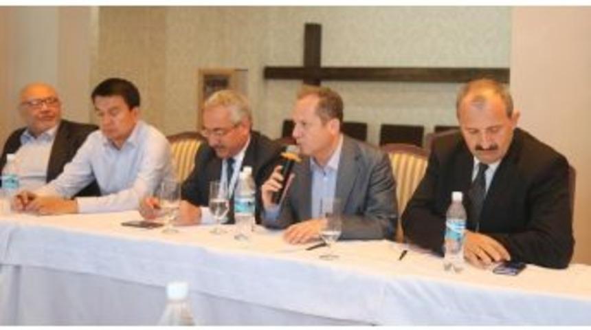 Rekt&ouml;r Yarılga&ccedil;, &rsquo;rekt&ouml;rler Zirvesi&rsquo;nden Mutlu D&ouml;nd&uuml;