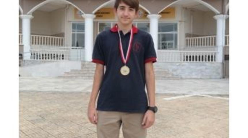 Şehzade Mehmet Koleji&rsquo;nden Matematikte G&uuml;m&uuml;ş Madalya