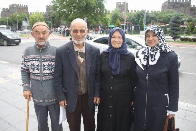 Hemşehrileri Özhaseki’nin Bakanlığını Kutladı