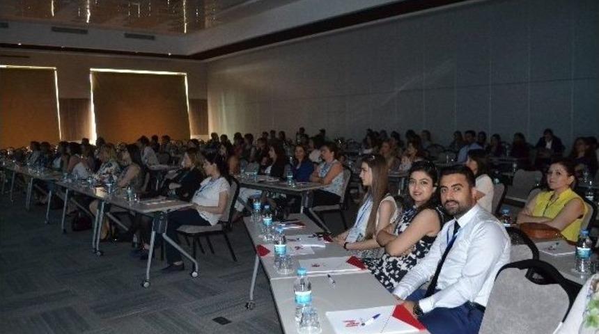 Sağlık &Ccedil;alışanları Yoğun Bakım Kongresinde Bilin&ccedil;lendirildi
