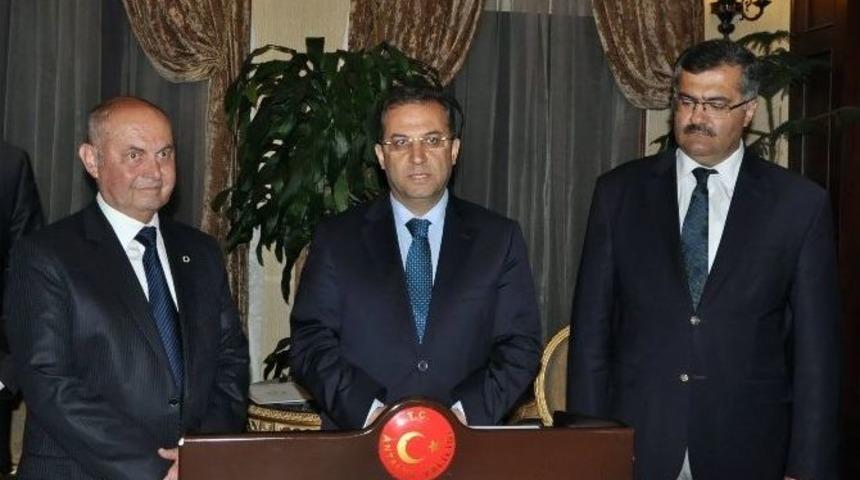 Vali T&uuml;rker,hayırsever Cengiz İle Okul Protokol&uuml; İmzaladı