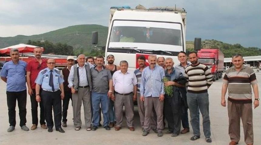 Hal Esnafından G&uuml;venlik G&uuml;&ccedil;lerine Bir Kamyon Dolusu Meyve