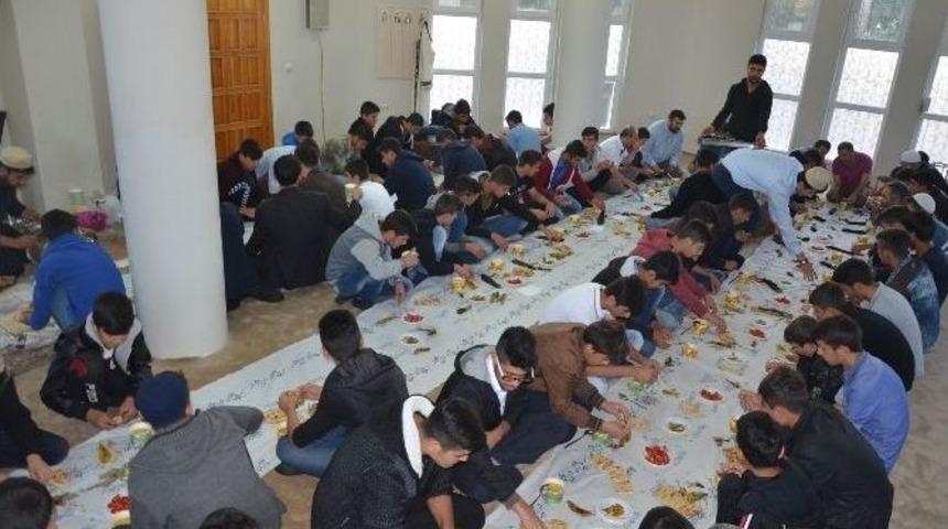 &Ouml;ğrenciler Sabah Namazında Buluştu